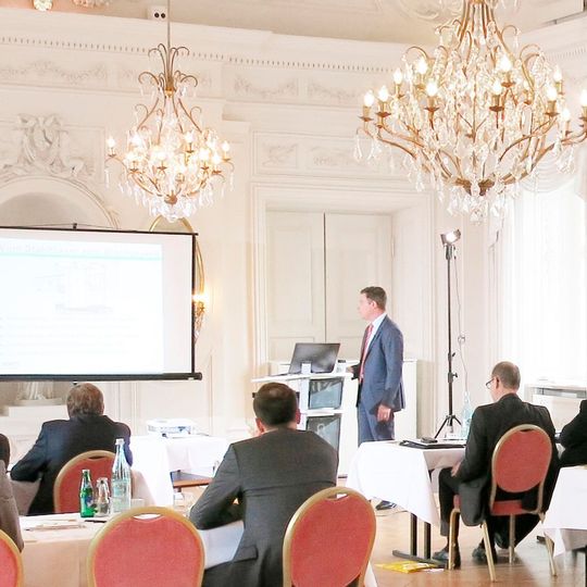 Jens Hartwig von Indunorm war einer der Referenten bei der Vortragsveranstaltung zum Thema „Innovative Blechkonstruktion im Maschinenbau – Möglichkeiten für erfolgreiches Maschinendesign“. Jens Hartwig von Indunorm war einer der Referenten bei der Vortragsveranstaltung zum Thema „Innovative Blechkonstruktion im Maschinenbau – Möglichkeiten für erfolgreiches Maschinendesign“.