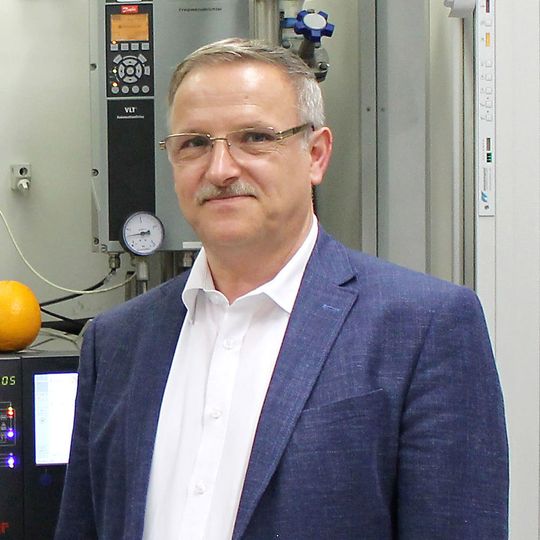 Prof. Dr. Andreas Greiner: „Unsere Forschungsergebnisse zeigen klar: Moderne Kunststoffe können umweltfreundlich sein und zugleich sehr hohen technologischen Anforderungen gerecht werden.“ Prof. Dr. Andreas Greiner: „Unsere Forschungsergebnisse zeigen klar: Moderne Kunststoffe können umweltfreundlich sein und zugleich sehr hohen technologischen Anforderungen gerecht werden.“