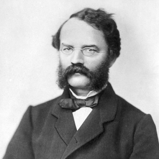 Werner von Siemens, (im Bild um 1864) gilt auch wegen seiner sozialpolitischen Initiativen als fortschrittlicher Unternehmer. Werner von Siemens, (im Bild um 1864) gilt auch wegen seiner sozialpolitischen Initiativen als fortschrittlicher Unternehmer.