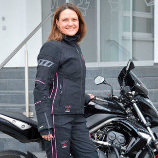 Schicker Tourenkombi für Damen: Der neue Rukka Orbita. Schicker Tourenkombi für Damen: Der neue Rukka Orbita.