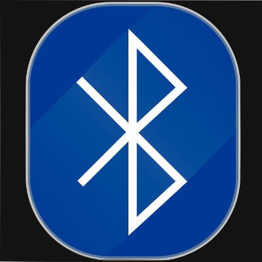 Nicht "nur" zur reinen Gerätekopplung: Die Bluetooth Special Interest Group (SIG) hat die nächste Generation des Verbindungsprotokolls, Bluetooth 5, angekündigt. Sie Spezifikation, die bis Anfang 2017 als Standard eigeführt werden soll, verspricht im Vergleicht zu Bluetooth 4.2 die vierfache Reichweite, doppelte Geschwindigkeit und um 800 % höherer Übertragungskapazität. Nicht "nur" zur reinen Gerätekopplung: Die Bluetooth Special Interest Group (SIG) hat die nächste Generation des Verbindungsprotokolls, Bluetooth 5, angekündigt. Sie Spezifikation, die bis Anfang 2017 als Standard eigeführt werden soll, verspricht im Vergleicht zu Bluetooth 4.2 die vierfache Reichweite, doppelte Geschwindigkeit und um 800 % höherer Übertragungskapazität.