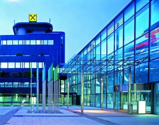 Die Raiffeisen Landesbank Oberösterreich verfügt über 20 Bankstellen in Linz und Traun. Die Raiffeisen Landesbank Oberösterreich verfügt über 20 Bankstellen in Linz und Traun.