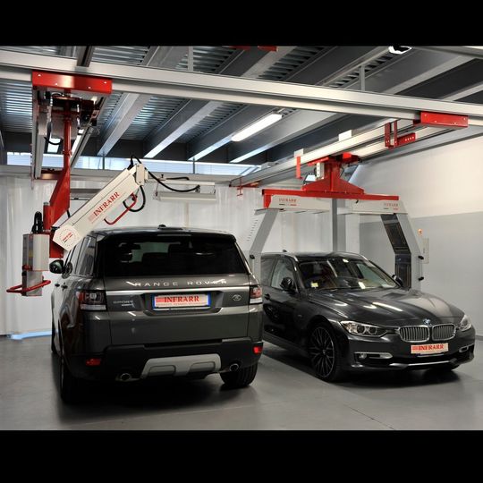 Der Portaltrockner Infrarr 30K-Prep in Kombination mit einem herkömmlichen IR-Trockner in einem System. Der Portaltrockner Infrarr 30K-Prep in Kombination mit einem herkömmlichen IR-Trockner in einem System.