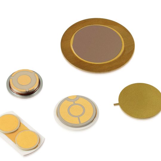 Piezoelemente für Ultraschallsensoren bieten in der Automatisierung sowie der Prozess- und Verfahrenstechnik viele Möglichkeiten. Piezoelemente für Ultraschallsensoren bieten in der Automatisierung sowie der Prozess- und Verfahrenstechnik viele Möglichkeiten.