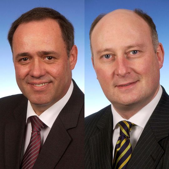 Winfried Krause (li.) und Klaus-Dieter Schürmann tauschen Positionen.