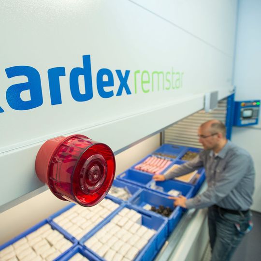 Lagersysteme plus Brandschutz. Bei Kardex Remstar bekommt der Kunde beides aus einer Hand. Lagersysteme plus Brandschutz. Bei Kardex Remstar bekommt der Kunde beides aus einer Hand.