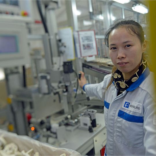 Herstellung von elektrischen Drosselklappen im Pierburg Werk in Kunshan/China. Herstellung von elektrischen Drosselklappen im Pierburg Werk in Kunshan/China.