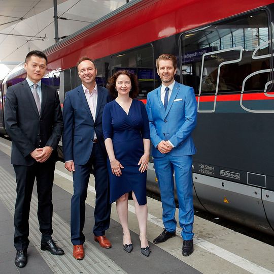 (v. l.) Jay Peng (Huawei Austria), Dr. Johann Pluy (ÖBB Infrastruktur AG), Agnes Balazs (Huawei Enterprise Business Group) und Christian Sagmeister (ÖBB Infrastruktur AG) (v. l.) Jay Peng (Huawei Austria), Dr. Johann Pluy (ÖBB Infrastruktur AG), Agnes Balazs (Huawei Enterprise Business Group) und Christian Sagmeister (ÖBB Infrastruktur AG)