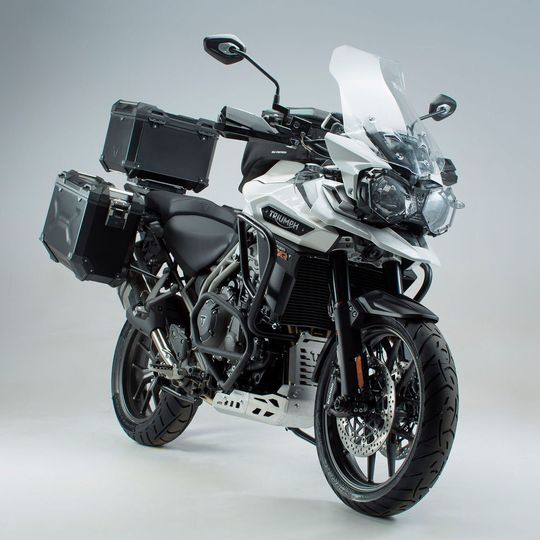 Vom kleinen Auflug bis zur goßen Tour zeigte SW-Motech bei den Tridays passendes Zubehör für 70 Triumph-Modelle. Vom kleinen Auflug bis zur goßen Tour zeigte SW-Motech bei den Tridays passendes Zubehör für 70 Triumph-Modelle.