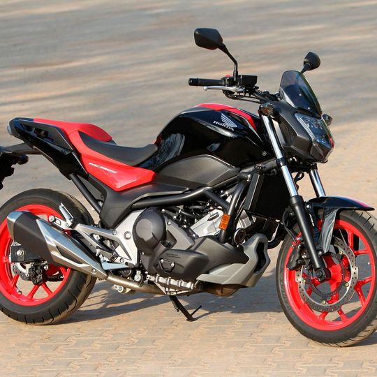 Neue Investitionen von Honda: Beispielsweise die einstellbaren Farben für den Drehzahlmesser im LCD-Cockpit-Display. Neue Investitionen von Honda: Beispielsweise die einstellbaren Farben für den Drehzahlmesser im LCD-Cockpit-Display.