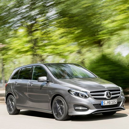 Kunden, die im vergangenen Jahr über Check 24 eine Mercedes-Benz B-Klasse versichert haben, waren im Schnitt fast 56 Jahre alt. Kunden, die im vergangenen Jahr über Check 24 eine Mercedes-Benz B-Klasse versichert haben, waren im Schnitt fast 56 Jahre alt.