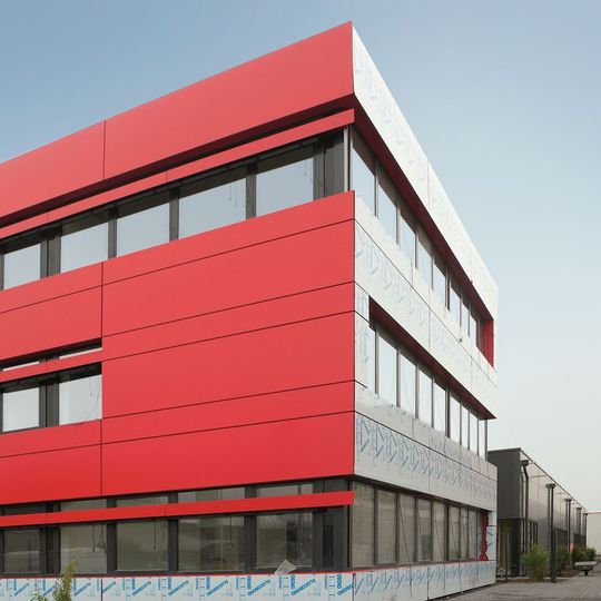 Im neuen Verwaltungsgebäude wurden für die Mitarbeiter von Caelo 1.500 Quadratmeter moderne Arbeitsflächen eingerichtet. Im neuen Verwaltungsgebäude wurden für die Mitarbeiter von Caelo 1.500 Quadratmeter moderne Arbeitsflächen eingerichtet.