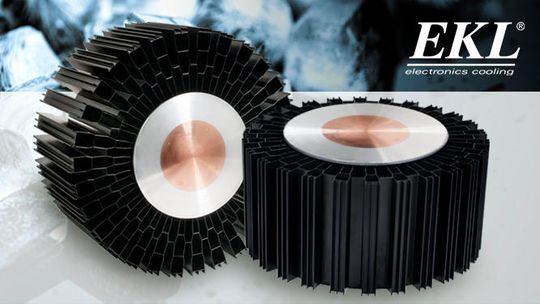 Die Aluminium-Kühlkörper der Black Serie von EKL bieten als Besonderheit einen Kupfer-Heatcolumn, um die Wärmeleistung abzuführen. Die Aluminium-Kühlkörper der Black Serie von EKL bieten als Besonderheit einen Kupfer-Heatcolumn, um die Wärmeleistung abzuführen.