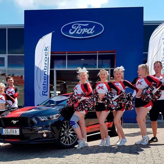 Cheerleader sorgten für ein stimmungsvolles Eröffnungswochenende bei Rahenbrock. Cheerleader sorgten für ein stimmungsvolles Eröffnungswochenende bei Rahenbrock.