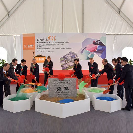 Spatenstich für die zweite Phase von BASFs Autolackfabrik in Schanghai. Spatenstich für die zweite Phase von BASFs Autolackfabrik in Schanghai.