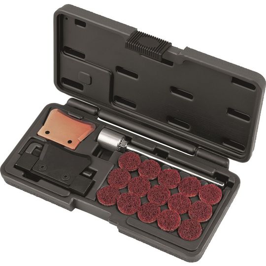 Das neue Ölwannentrenn- und Reinigungsset von KS Tools besteht aus 20 Teilen und kommt in einem Kunststoffkoffer. Das neue Ölwannentrenn- und Reinigungsset von KS Tools besteht aus 20 Teilen und kommt in einem Kunststoffkoffer.