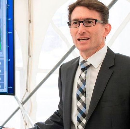 Dr. Daniel Kleine, Standortleiter von Henkel Düsseldorf: „Mit den neuen Kraftwerken verbessern wir die Energieversorgung am Standort [...].“