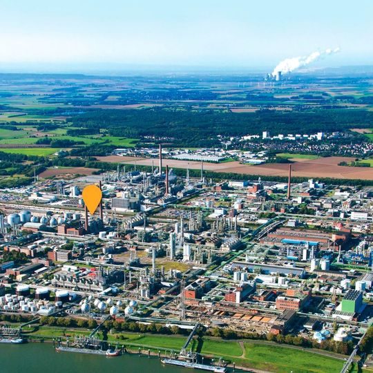 Die Markierung zeigt an, wo am Kölner Standort die neue Gas- und Dampfanlage von Ineos entstehen soll. Die Markierung zeigt an, wo am Kölner Standort die neue Gas- und Dampfanlage von Ineos entstehen soll.