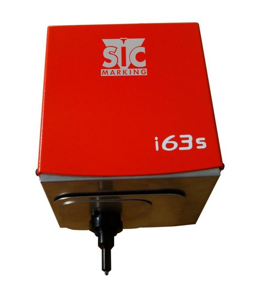 Das Nadelritzsystem i63s von SIC Marking ist um 20 Prozent kleiner als sein Vorgänger bei gleicher Performance und soll Kosten sparen. Das Nadelritzsystem i63s von SIC Marking ist um 20 Prozent kleiner als sein Vorgänger bei gleicher Performance und soll Kosten sparen.