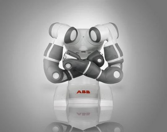Der kollaborative Zweiarm-Roboter „YuMi“ von ABB Robotics hat den IERA-Award für Robotik und Automation gewonnen. Der kollaborative Zweiarm-Roboter „YuMi“ von ABB Robotics hat den IERA-Award für Robotik und Automation gewonnen.