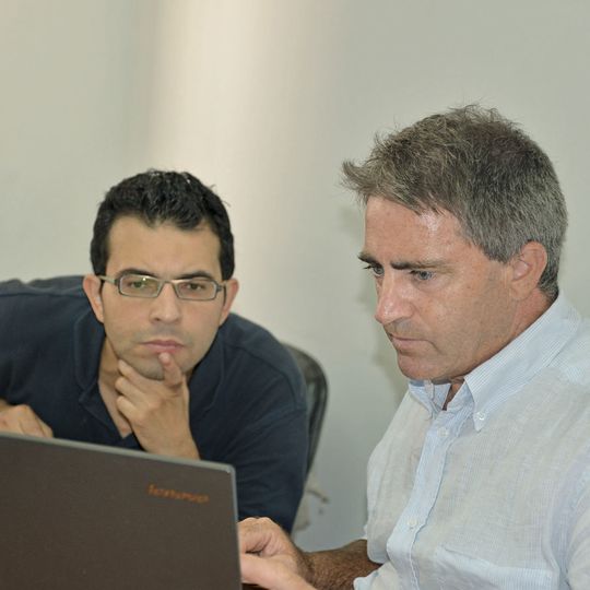 José Maria Jimeno Pascual (r.) is the Spanish manager of the team consisting of Spaniards and Egyptians. On the picture, he is working together with his Arabian employee Walaa Moaaz. José Maria Jimeno Pascual (r.) is the Spanish manager of the team consisting of Spaniards and Egyptians. On the picture, he is working together with his Arabian employee Walaa Moaaz.