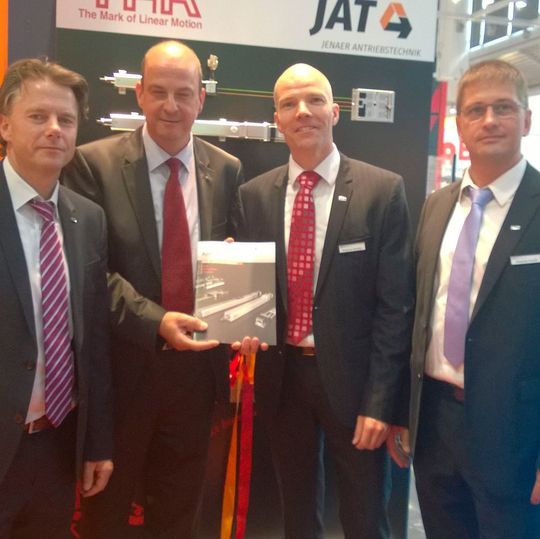 Freuen sich auf die Fortsetzung der erfolgreichen Zusammenarbeit (v.l.n.r.): Oliver Langanke, Director General Manager Sales Headquarters, THK, Heiko Vogel, Sales Manager DUS, THK, Stephan Strohm, Director Sales & Marketing, JAT und Stephan Preuß, Geschäftsführer JAT. Freuen sich auf die Fortsetzung der erfolgreichen Zusammenarbeit (v.l.n.r.): Oliver Langanke, Director General Manager Sales Headquarters, THK, Heiko Vogel, Sales Manager DUS, THK, Stephan Strohm, Director Sales & Marketing, JAT und Stephan Preuß, Geschäftsführer JAT.