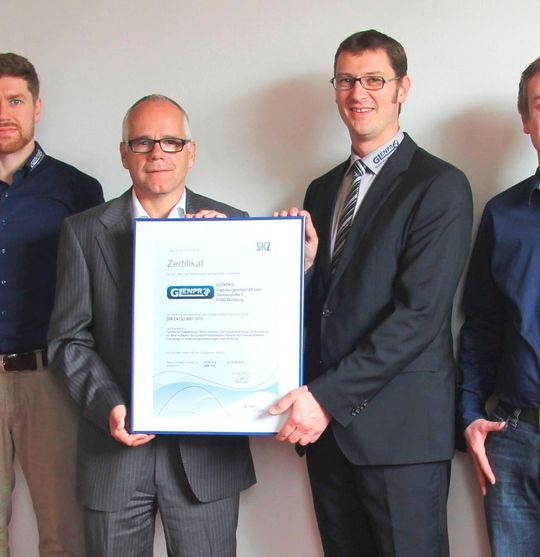 Die Glenpro Ingenieurgesellschaft mbH hat es geschafft! Thomas Lemke, Geschäftsführer Glenpro (rechts), bedankt sich bei Robert Schmitt, Geschäftsführer der SKZ-Cert GmbH, für die erfolgreiche und reibungslose Zertifizierung nach DIN ISO 9001:2015. Die Glenpro Ingenieurgesellschaft mbH hat es geschafft! Thomas Lemke, Geschäftsführer Glenpro (rechts), bedankt sich bei Robert Schmitt, Geschäftsführer der SKZ-Cert GmbH, für die erfolgreiche und reibungslose Zertifizierung nach DIN ISO 9001:2015.