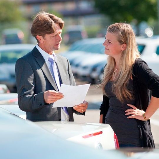 Junge Kunden werden einer Studie zufolge vom klassischen Autohaus kaum mehr angesprochen. Junge Kunden werden einer Studie zufolge vom klassischen Autohaus kaum mehr angesprochen.
