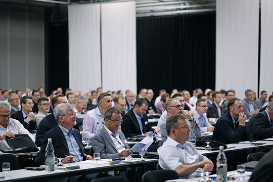Mit dem Ostschweizer Technologiesymposium hat der Produktions- und Technologieverbund Ostschweiz zusammen mit der Fachhochschule Ostschweiz eine Plattform für den praxisbezogenen Wissenstransfer geschaffen. Mit dem Ostschweizer Technologiesymposium hat der Produktions- und Technologieverbund Ostschweiz zusammen mit der Fachhochschule Ostschweiz eine Plattform für den praxisbezogenen Wissenstransfer geschaffen.