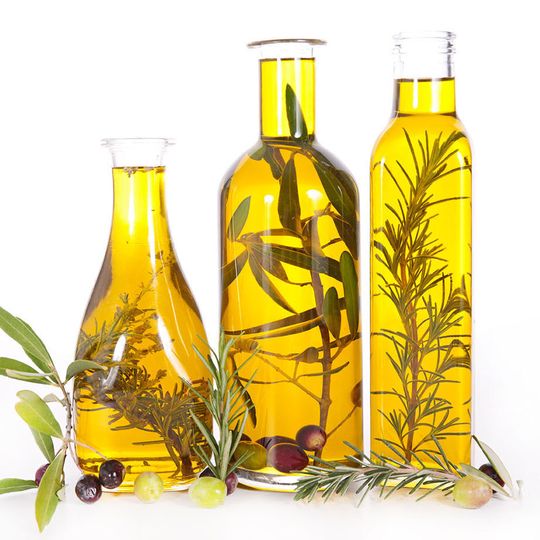 Planzliche Öle sind gute Quellen für Vitamin E Planzliche Öle sind gute Quellen für Vitamin E