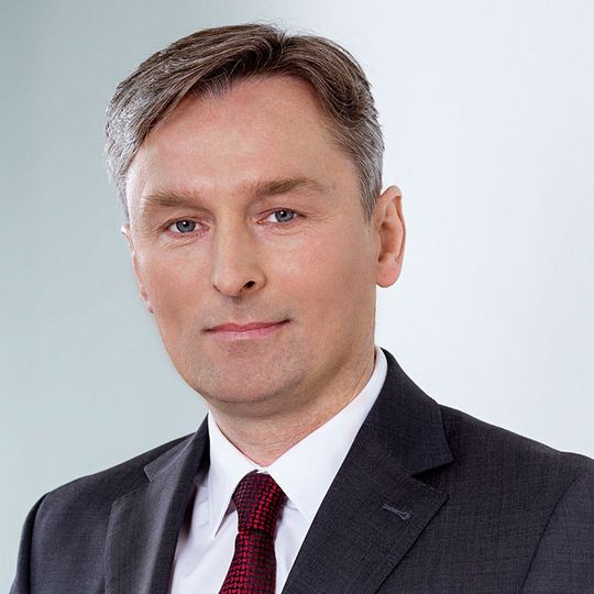 Der Bereich Hybrid Electric Vehicle wird mit sofortiger Wirkung von Rudolf Stark geleitet. Der Bereich Hybrid Electric Vehicle wird mit sofortiger Wirkung von Rudolf Stark geleitet.