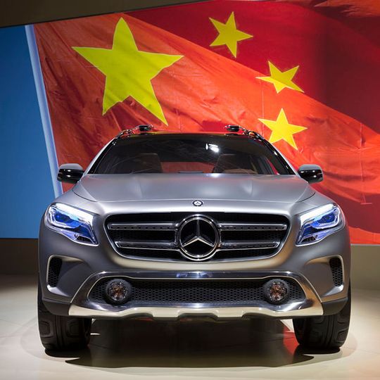 Unter chinesischer Flagge: Chinesische Autobauer gewinnen Einfluss bei Daimler. Unter chinesischer Flagge: Chinesische Autobauer gewinnen Einfluss bei Daimler.