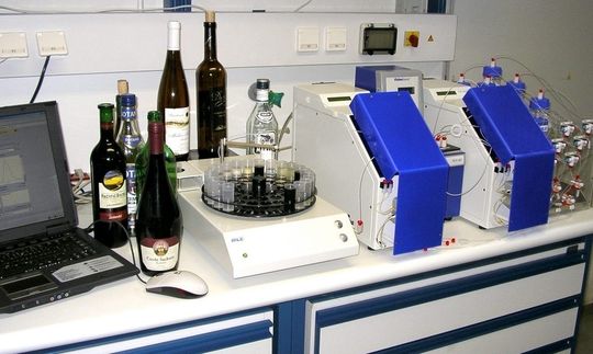 Das FIA-System von MLE bestimmt in Wein oder Fruchtsäften gleichzeitig Freies und Gesamt-Sulfit. Das FIA-System von MLE bestimmt in Wein oder Fruchtsäften gleichzeitig Freies und Gesamt-Sulfit.