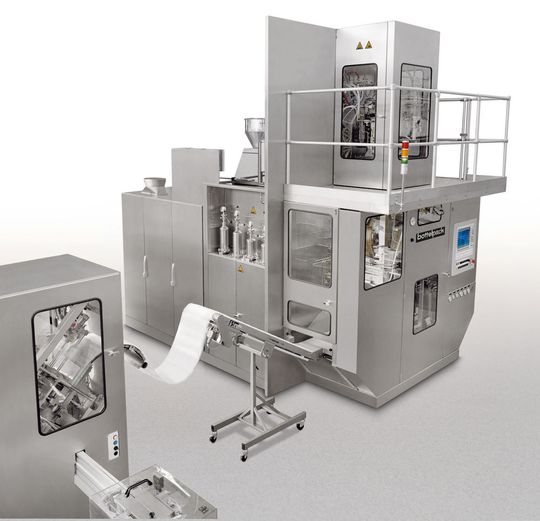Bottelpack-Anlage für die Blow-Fill-Seal Technologie Bottelpack-Anlage für die Blow-Fill-Seal Technologie