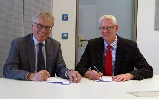 Gian Paolo Arosio (links), Senior Vice President Region Europe bei Festo und Kevin Schild (rechts), Head of Category A&C RS Components. Gian Paolo Arosio (links), Senior Vice President Region Europe bei Festo und Kevin Schild (rechts), Head of Category A&C RS Components.