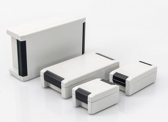 Rose Systemtechnik bietet die AluFormPlus-Gehäuse in verschiedenen Größen und Ausführungen an. Rose Systemtechnik bietet die AluFormPlus-Gehäuse in verschiedenen Größen und Ausführungen an.