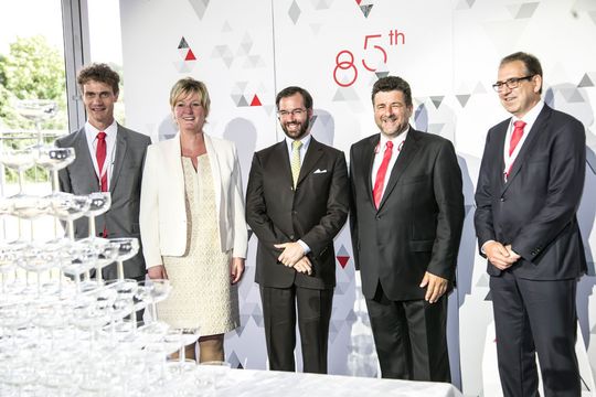 Ceratizit-Vorstandsmitglieder Thierry Wolter, Jacques Lanners und Karlheinz Wex (v.l.nr.) feiern gemeinsam mit Francine Closener, Wirtschaftsstaatssekretärin in Luxembourg und Prinz Guillaume (Mitte). Ceratizit-Vorstandsmitglieder Thierry Wolter, Jacques Lanners und Karlheinz Wex (v.l.nr.) feiern gemeinsam mit Francine Closener, Wirtschaftsstaatssekretärin in Luxembourg und Prinz Guillaume (Mitte).