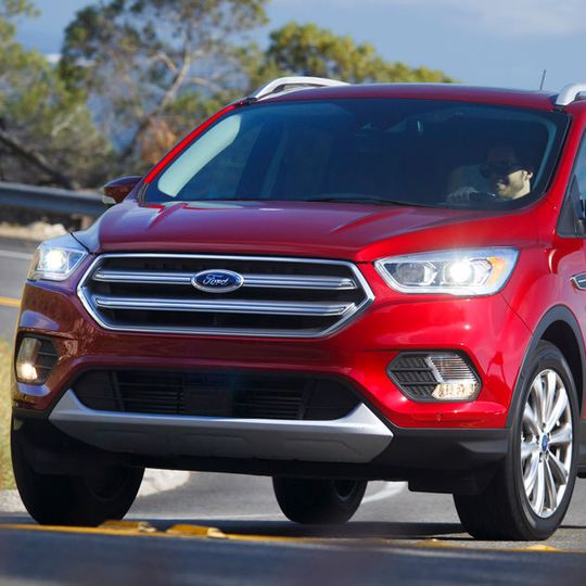 Der Ford Escape zählt laut IIHS mit „akzeptablen“ Scheinwerfern schon zu den „Testsiegern“.