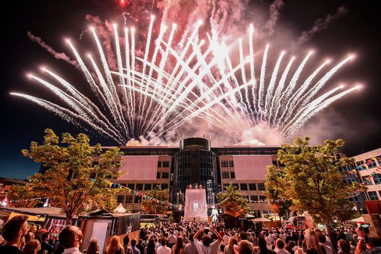 Mit Showacts und einem Feuerwerk auf dem eigens errichteten Festgelände am Hauptstandort in Balingen dankte Bizerba seinen Mitarbeitern