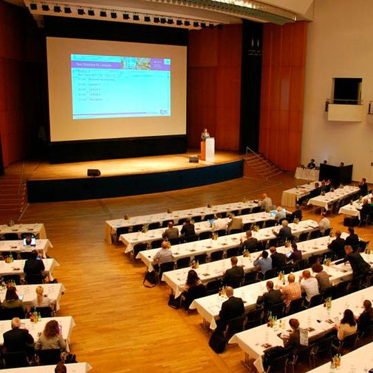 Die Ulmer Elektrochemischen Tage finden vom 20. bis 21. Juli 2016 in Ulm und Blaubeuren statt. Die Ulmer Elektrochemischen Tage finden vom 20. bis 21. Juli 2016 in Ulm und Blaubeuren statt.