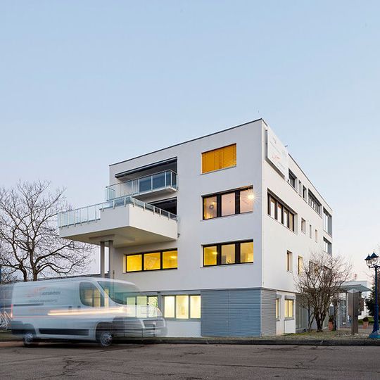 Die Unternehmensgruppe Fischer übernimmt 90 Prozent von LNT Automation, dass aber innerhalb eigenständig bleibt. Die Unternehmensgruppe Fischer übernimmt 90 Prozent von LNT Automation, dass aber innerhalb eigenständig bleibt.