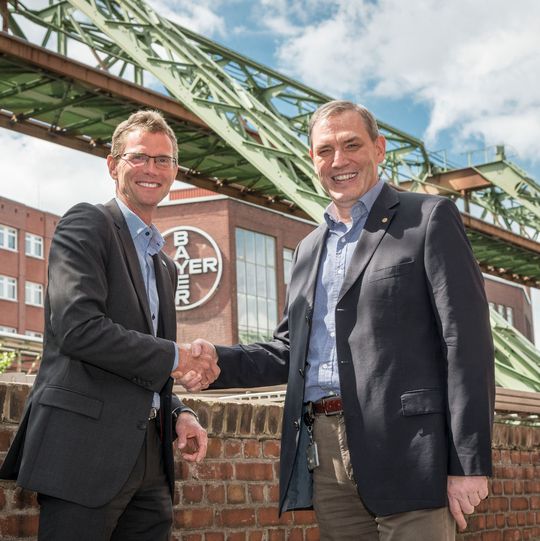 Tectrion Geschäftsführer Hans Gennen (links) und Volker Klotzki, Leiter der Ingenieurtechnik im Pharma- und Chemiepark Wuppertal-Elberfeld, freuen sich auf die Zusammenarbeit. Tectrion Geschäftsführer Hans Gennen (links) und Volker Klotzki, Leiter der Ingenieurtechnik im Pharma- und Chemiepark Wuppertal-Elberfeld, freuen sich auf die Zusammenarbeit.