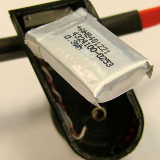 Bild1: Ein herkömmlicher Lithium-Ionen-Akku im Taschenstil Bild1: Ein herkömmlicher Lithium-Ionen-Akku im Taschenstil
