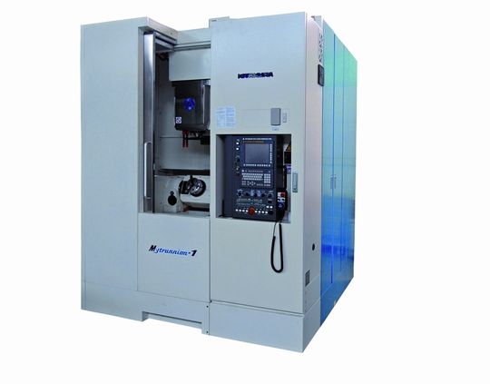 Bild 1: Die My-Trunnion-1 ist ein Bearbeitungszentrum von Kitamura für Präzisionsteile bis zu 350 mm Durchmesser. Bild 1: Die My-Trunnion-1 ist ein Bearbeitungszentrum von Kitamura für Präzisionsteile bis zu 350 mm Durchmesser.