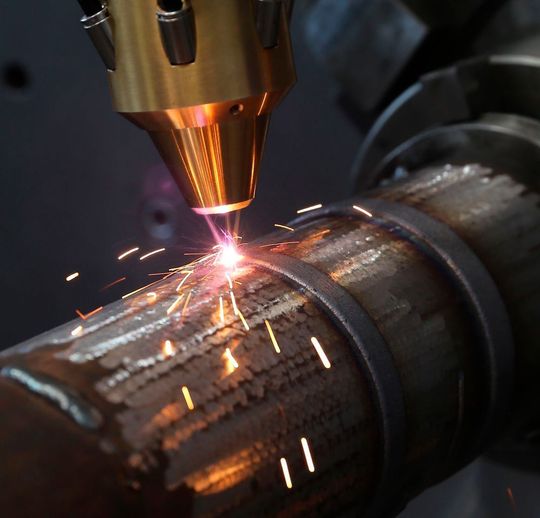 Die Cladding-Anlage bei Diesel Service in Tallin wurde von Laser on demand auch mittels Gebrauchtsystemen konzipiert. Sie sparte dem Anwender die Hälfte der Kosten ein, die er für eine Neuanlage benötigt hätte. Die Cladding-Anlage bei Diesel Service in Tallin wurde von Laser on demand auch mittels Gebrauchtsystemen konzipiert. Sie sparte dem Anwender die Hälfte der Kosten ein, die er für eine Neuanlage benötigt hätte.