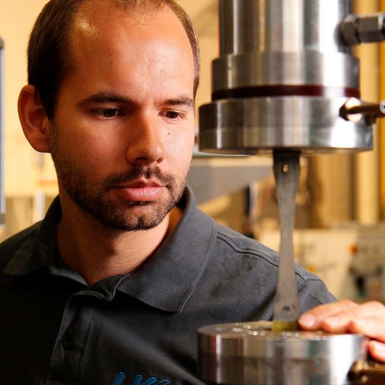 Spannend: Sebastian Backe von der Technischen Univeristät (TU) Kaiserslautern forscht an neuartigen Verbundwerkstoffen für die Flugzeugindustrie. Spannend: Sebastian Backe von der Technischen Univeristät (TU) Kaiserslautern forscht an neuartigen Verbundwerkstoffen für die Flugzeugindustrie.