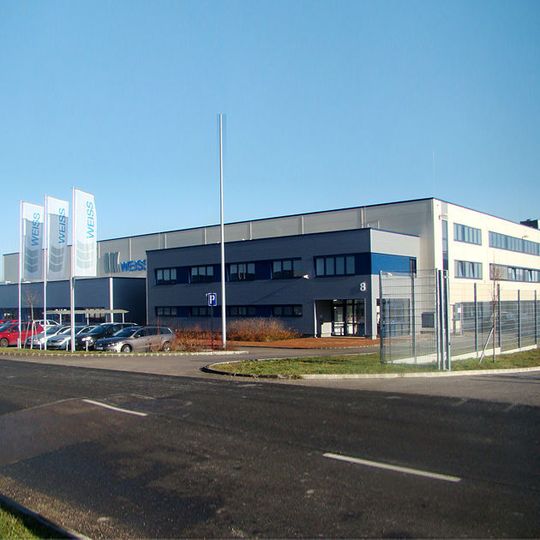 Die Weiss Kunststoffverarbeitung GmbH & Co. KG investiert rund 2 Millionen Euro in den Ausbau des ungarischen Werks in Györ. Die Weiss Kunststoffverarbeitung GmbH & Co. KG investiert rund 2 Millionen Euro in den Ausbau des ungarischen Werks in Györ.