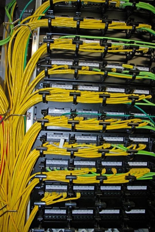 Eine systematische Verkabelung verhindert Kabelsalat (Quelle: pixelio) Eine systematische Verkabelung verhindert Kabelsalat (Quelle: pixelio)