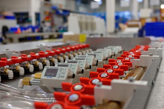 SMC produziert in Weisslingen (ZH) Zylinder und Baugruppen unterschiedlichster Losgrössen SMC produziert in Weisslingen (ZH) Zylinder und Baugruppen unterschiedlichster Losgrössen