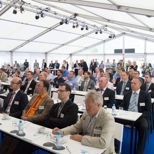 Anlässlich des 70. Geburtstags, konnten rund 130 Branchenvertreter beim Kundenforum von wertvollen Anregungen und dem Austausch untereinander profitieren. Anlässlich des 70. Geburtstags, konnten rund 130 Branchenvertreter beim Kundenforum von wertvollen Anregungen und dem Austausch untereinander profitieren.